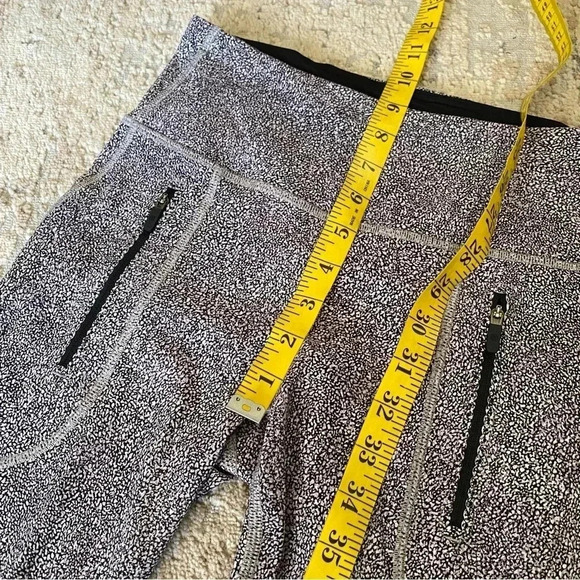 lululemon Invigorate 7/8 Chakra Print Alpine White Black Yoga Pants Leggings: 4 - Picture 5 of 10